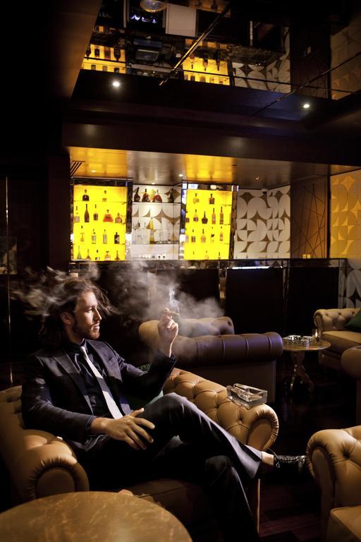 The Domain Bahrain Hotel And Spa - Adults Friendly 16 Years Plus Manama Extérieur photo A man smoking in a nightclub