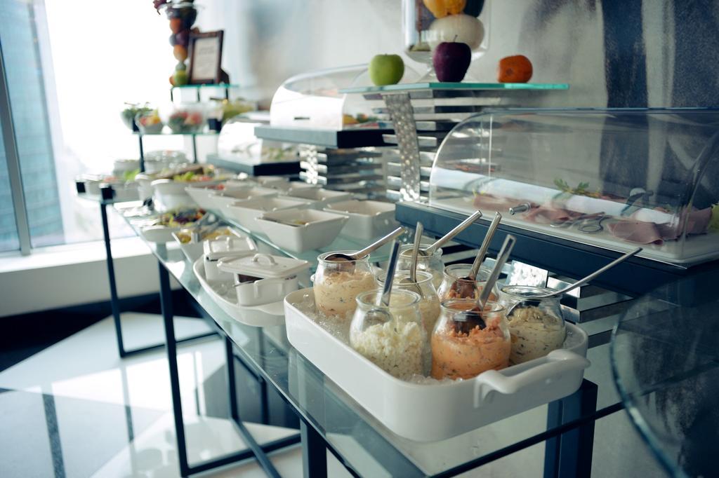 The Domain Bahrain Hotel And Spa - Adults Friendly 16 Years Plus Manama Extérieur photo A buffet at a hotel